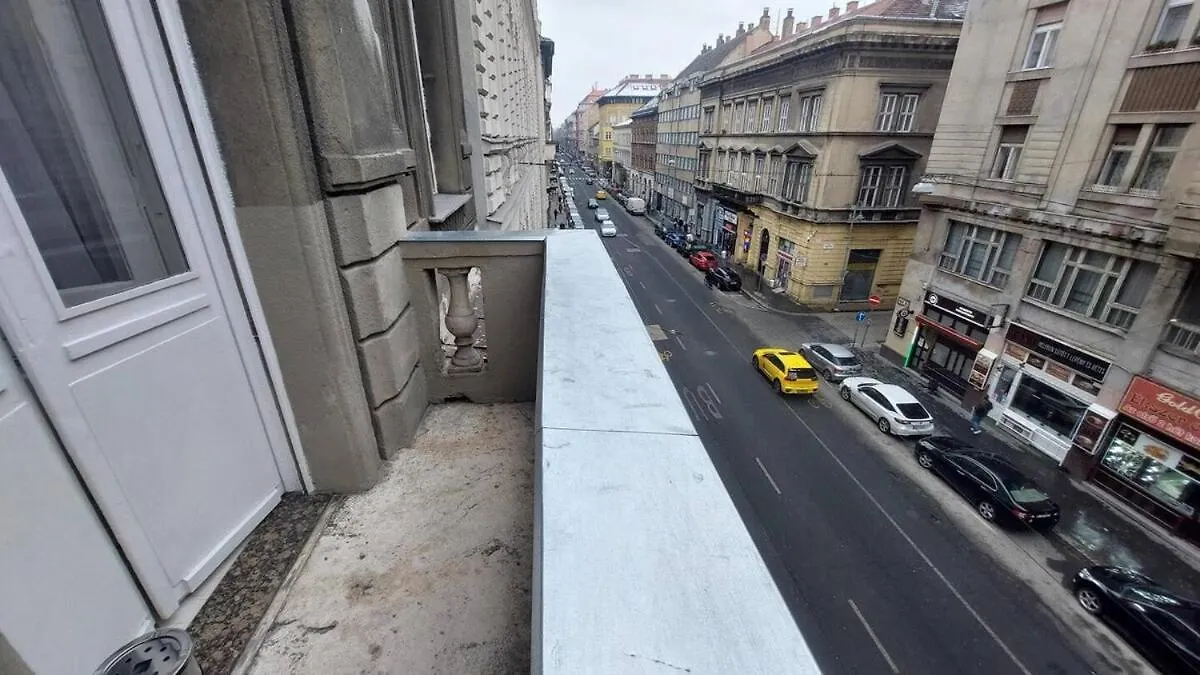 Chic Soho Retreat - Downtown Apartment Budapest Hungary