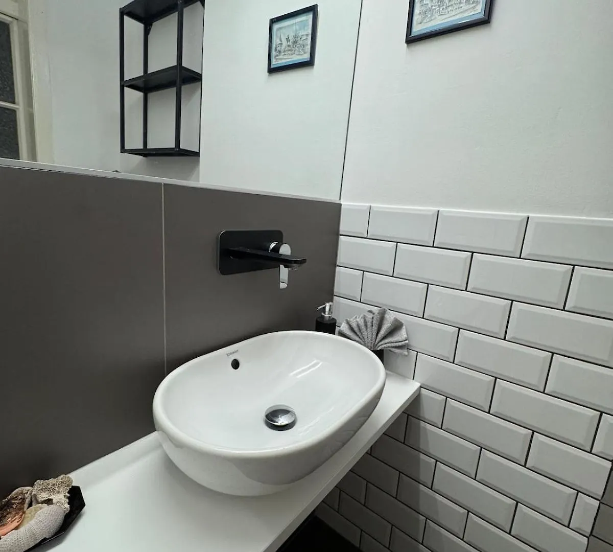 Chic Soho Retreat - Downtown Apartment Budapest