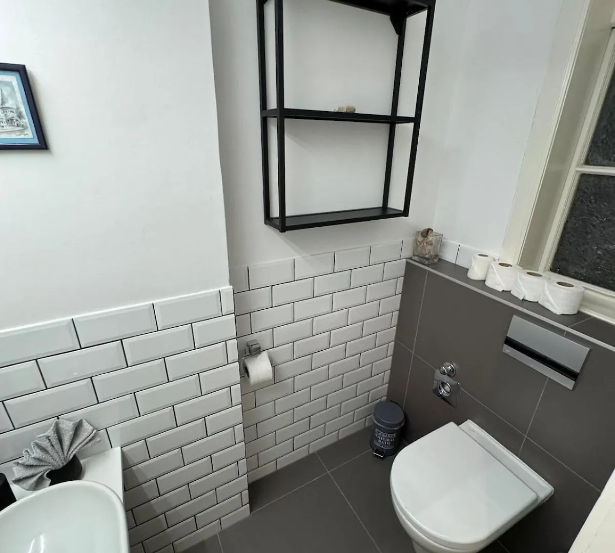Chic Soho Retreat - Downtown Apartment Budapest